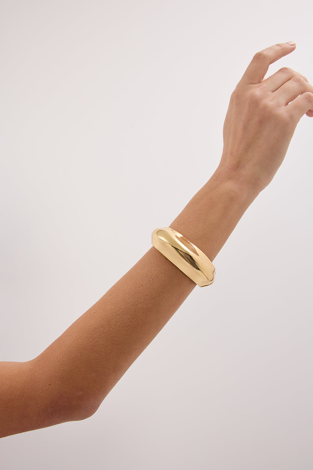 NOAH THE LABEL GOLD BIG BULB BANGLE
