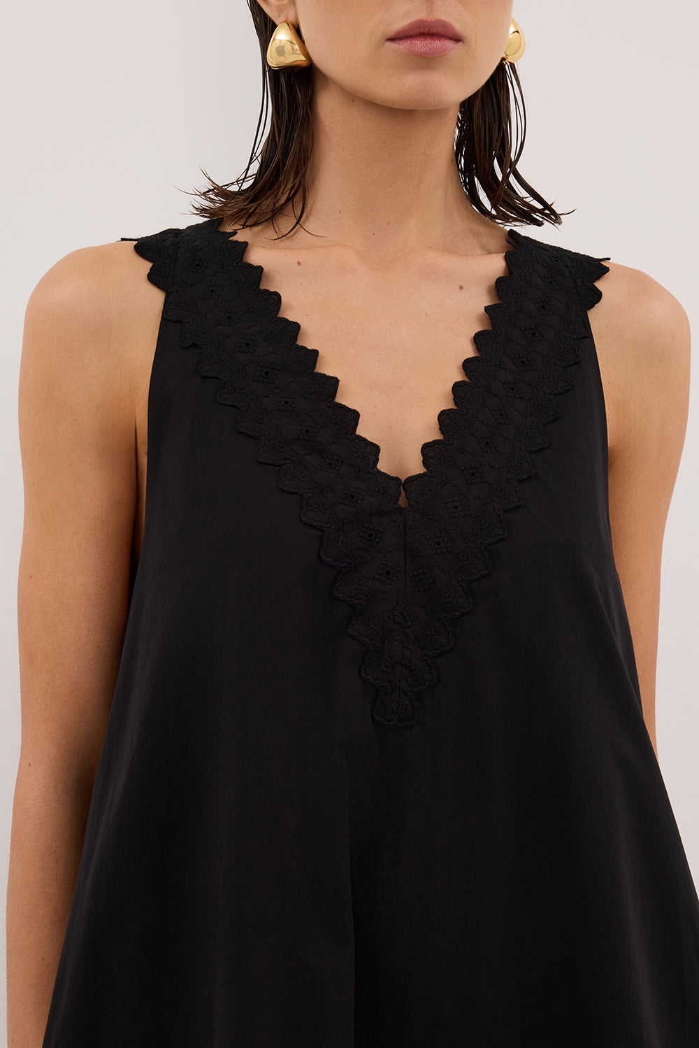 ANNABEL BLACK SLEEVELESS V NECK MINI DRESS