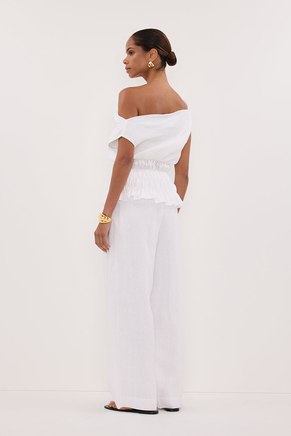 MAIA WHITE SLEEVELESS LINEN SHIRRED TOP