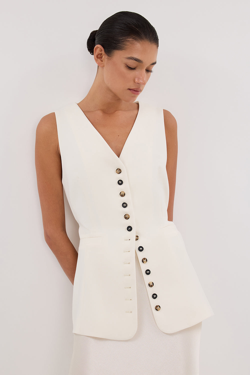 DEMI CREAM LONGLINE VEST