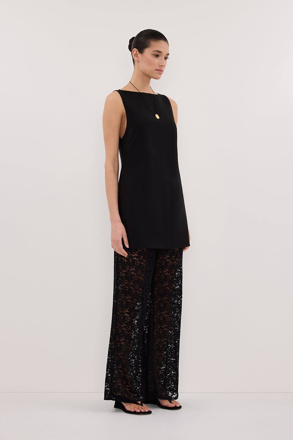 ROWIE BLACK SLEEVELESS BOAT NECK TUNIC TOP