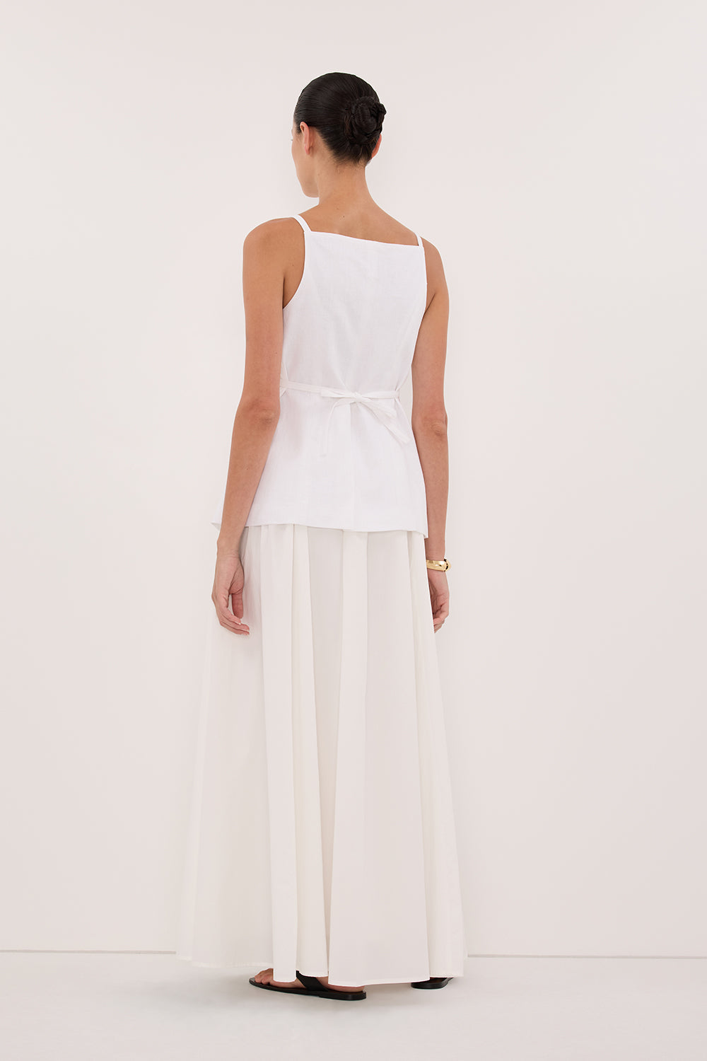 VIV WHITE SLEEVELESS LINEN VEST