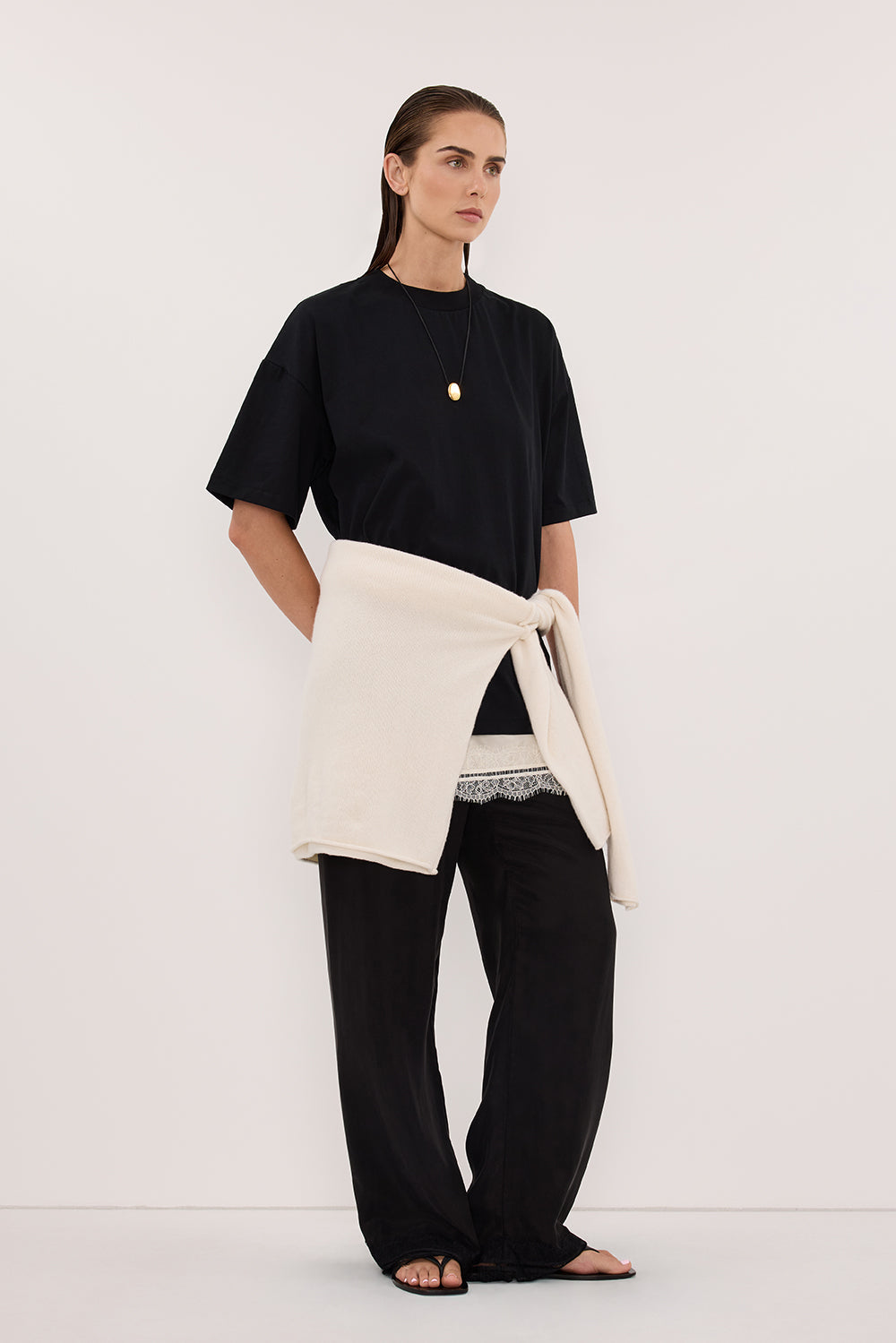 TYRA BLACK BOYFRIEND TEE