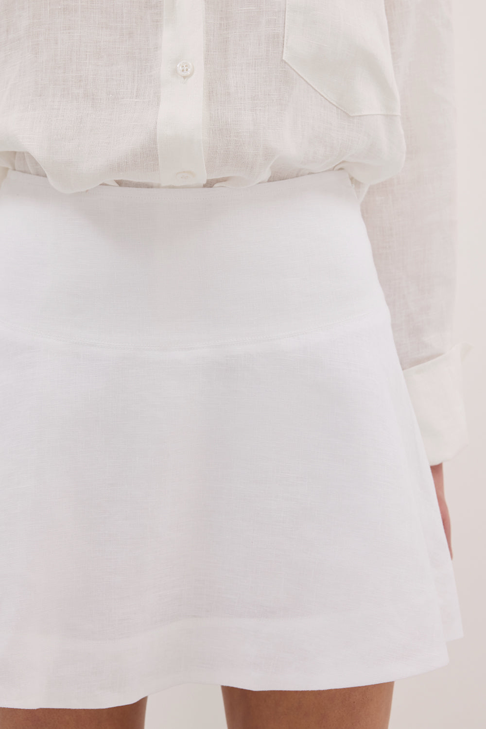 ALEA WHITE LINEN FLOUNCE MINI SKIRT