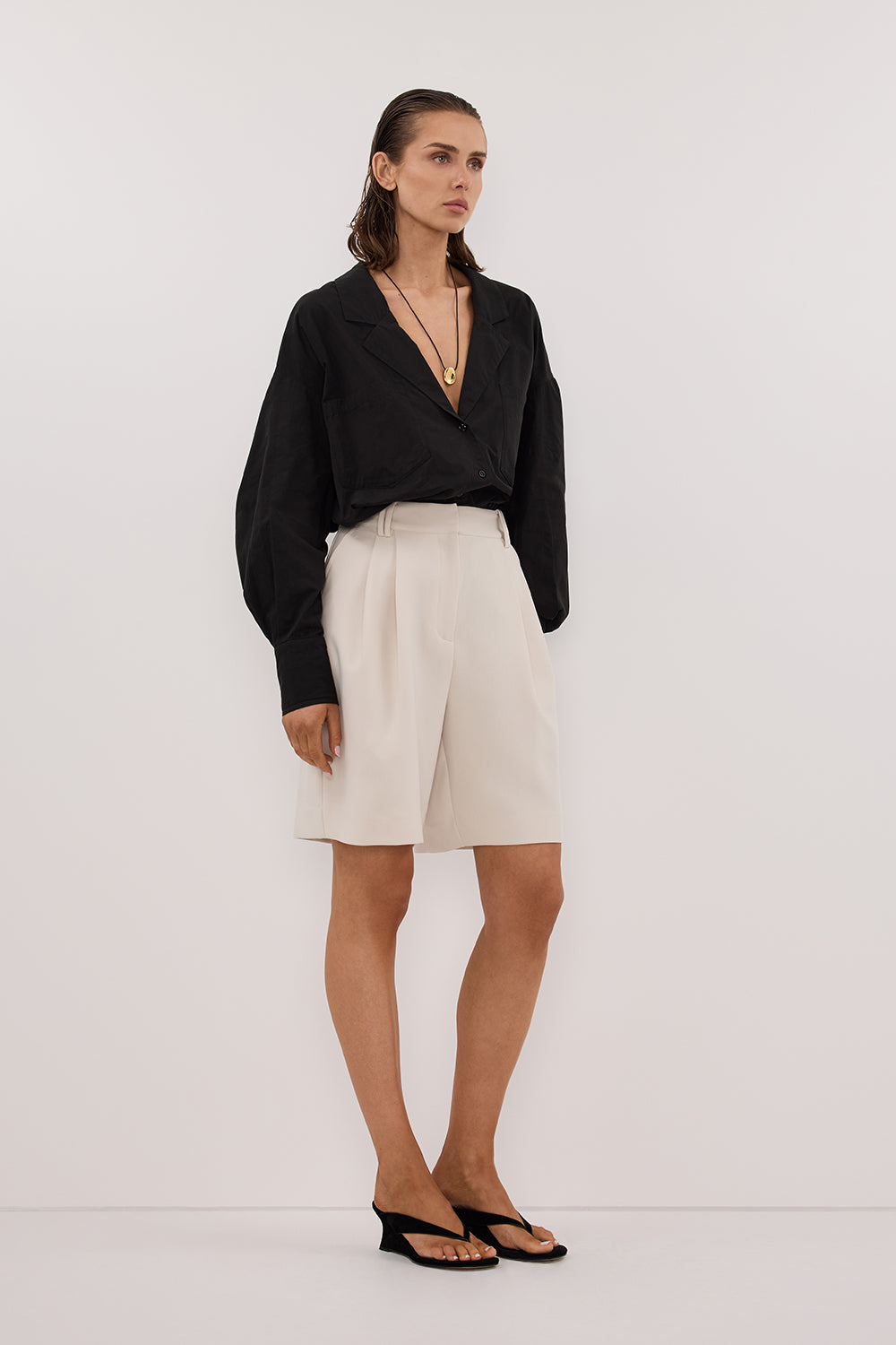 CHELSEA BONE BERMUDA SHORT