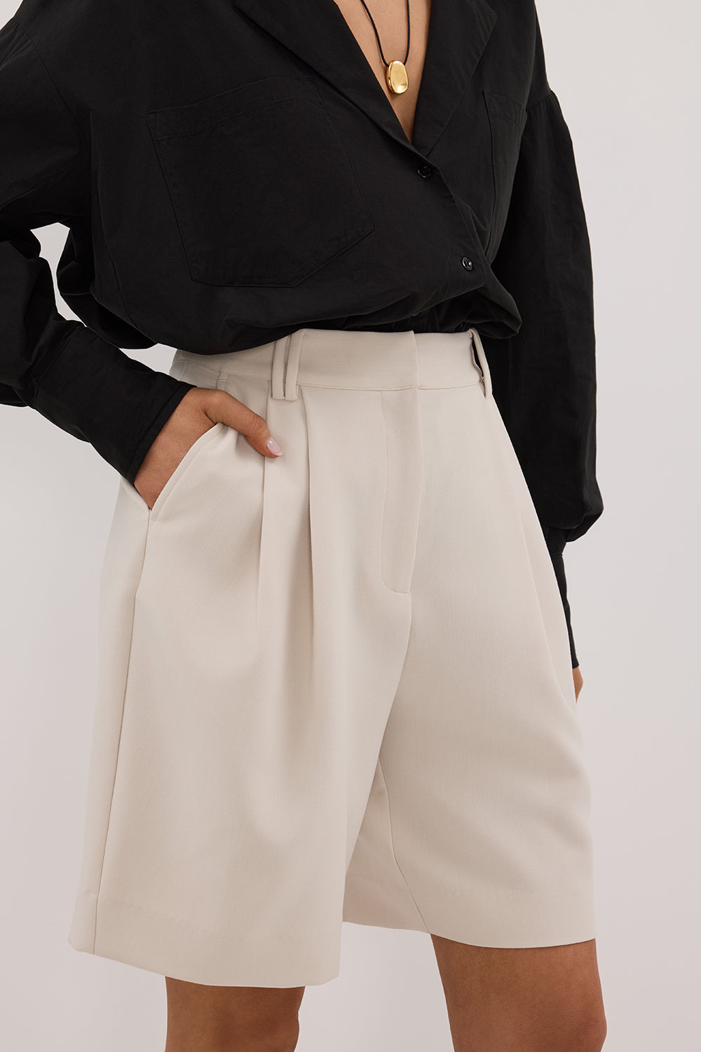 CHELSEA BONE BERMUDA SHORT