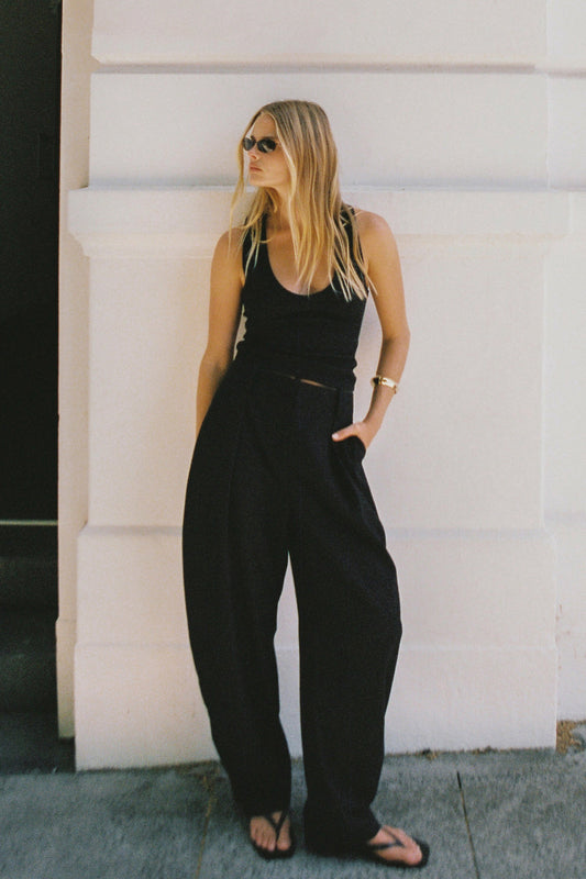 ROMY BLACK BARREL LEG TAILORED PANT