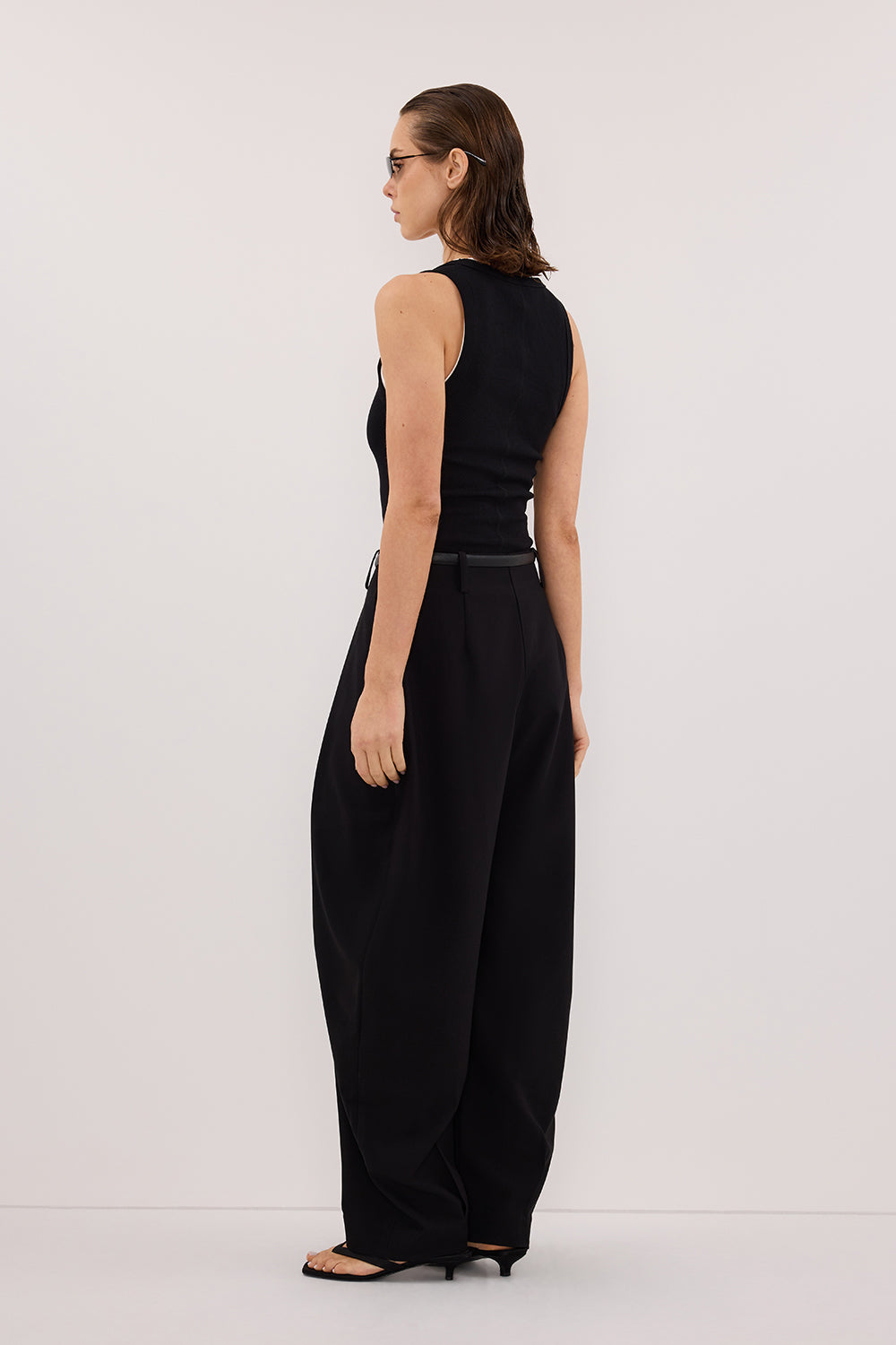 ROMY BLACK BARREL LEG TAILORED PANT