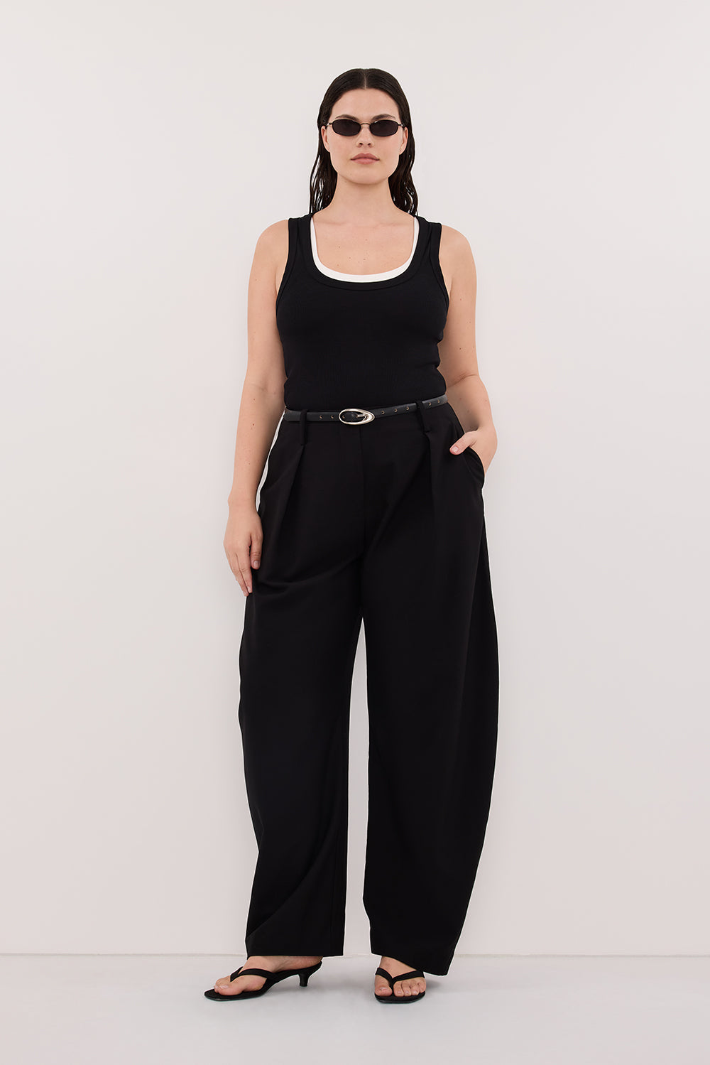 ROMY BLACK BARREL LEG TAILORED PANT