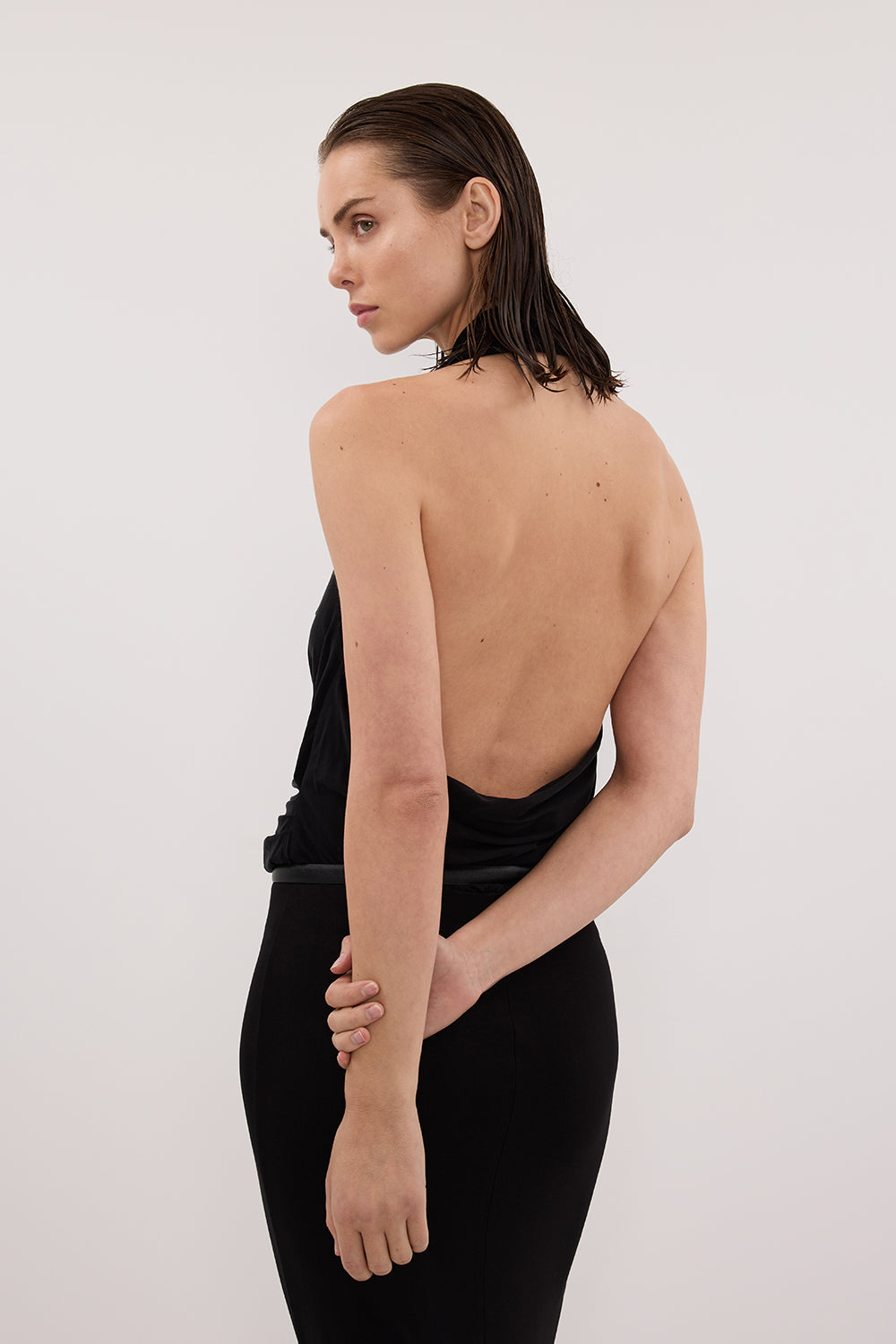 FELICITY BLACK SLEEVELESS HALTER MIDI DRESS