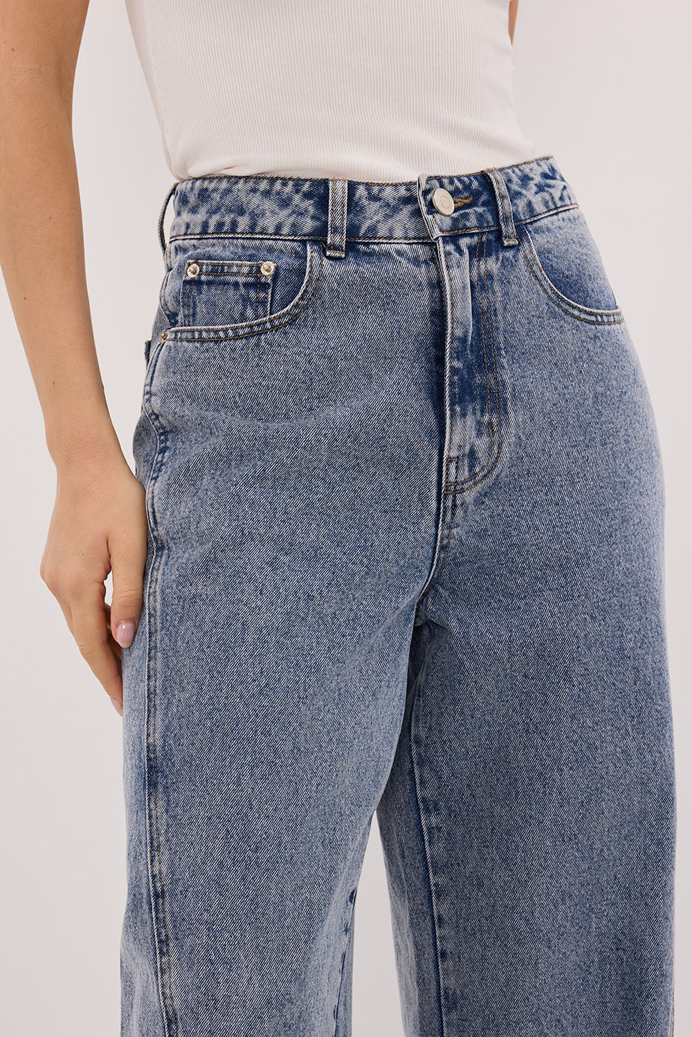 CARSON MID BLUE WIDE LEG JEAN