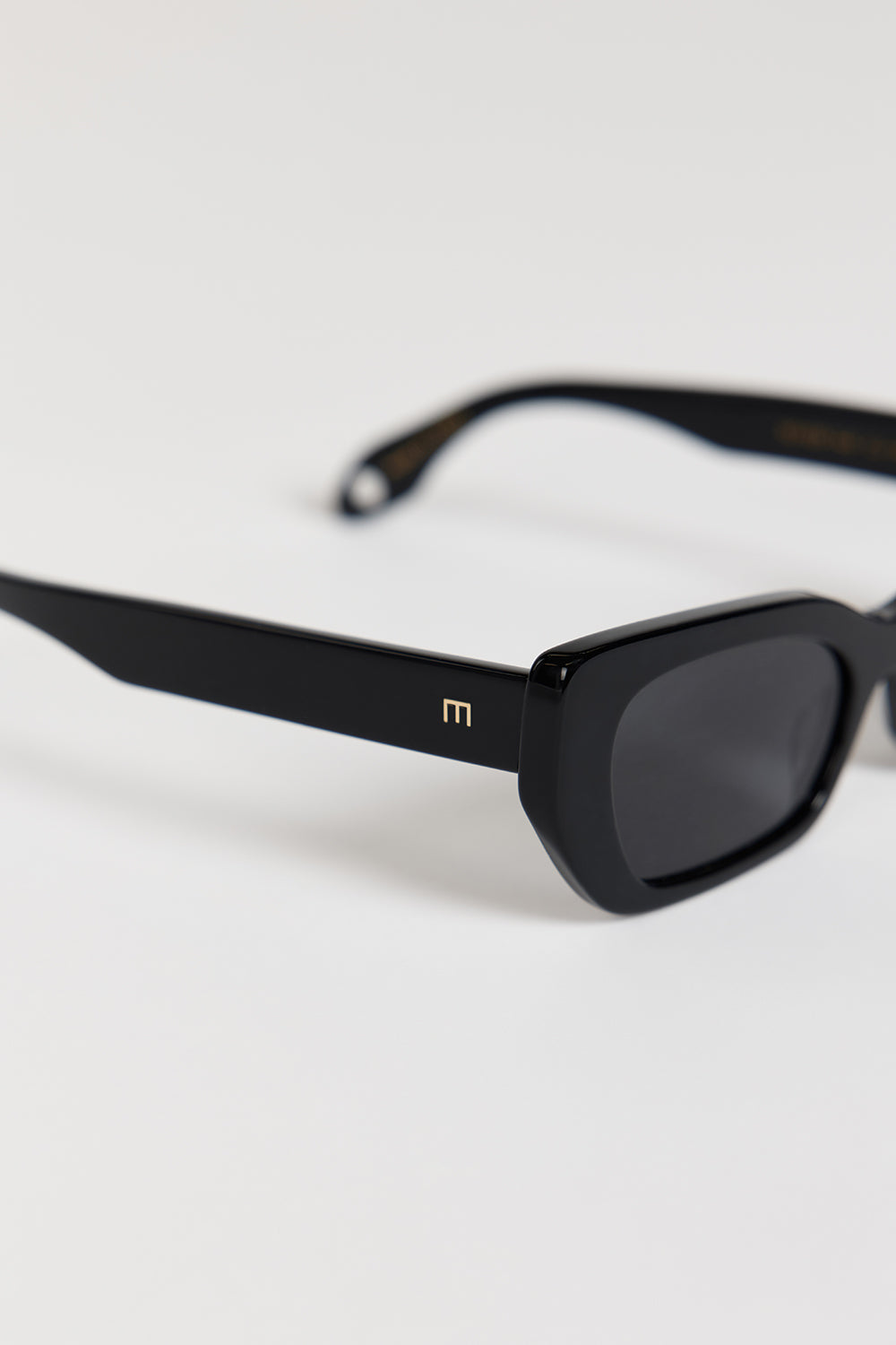 ELISA JOHNSON COOKIE IN GLOSS BLACK SUNGLASSES