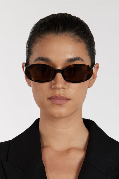 ELISA JOHNSON LYRIC LEIGH IN BROWN TORTOISE SUNGLASSES