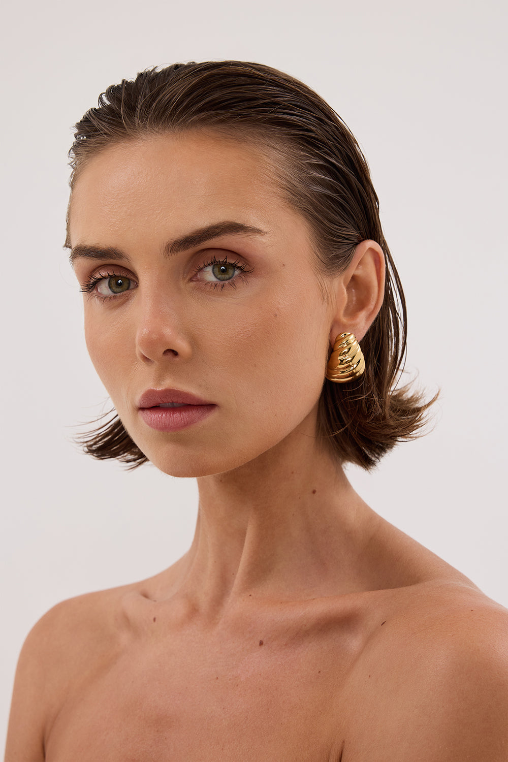 HEAVEN MAYHEM SHELL EARRING GOLD