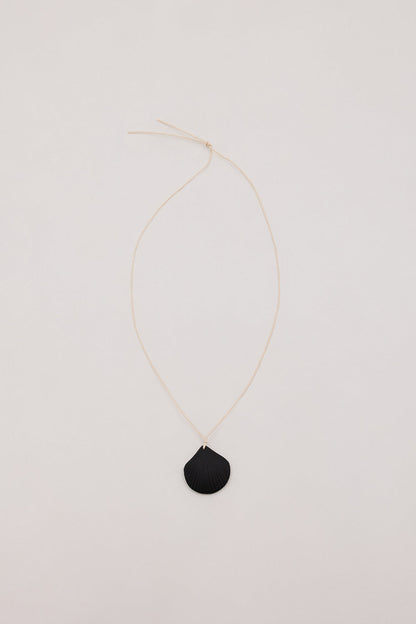 HEAVEN MAYHEM ASTER BLACK NECKLACE
