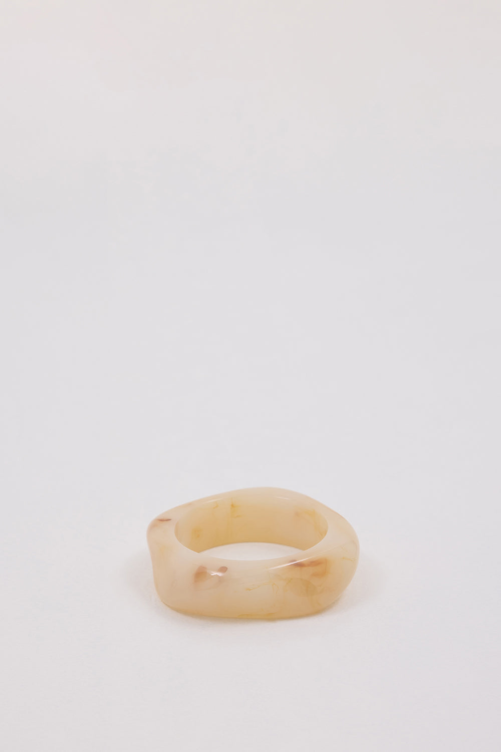 NOAH THE LABEL CREAM RESIN BANGLE