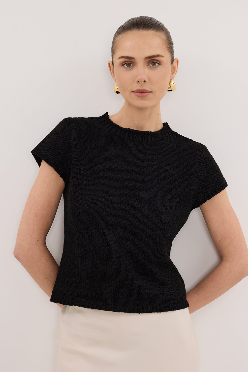 LEO BLACK KNIT TOP