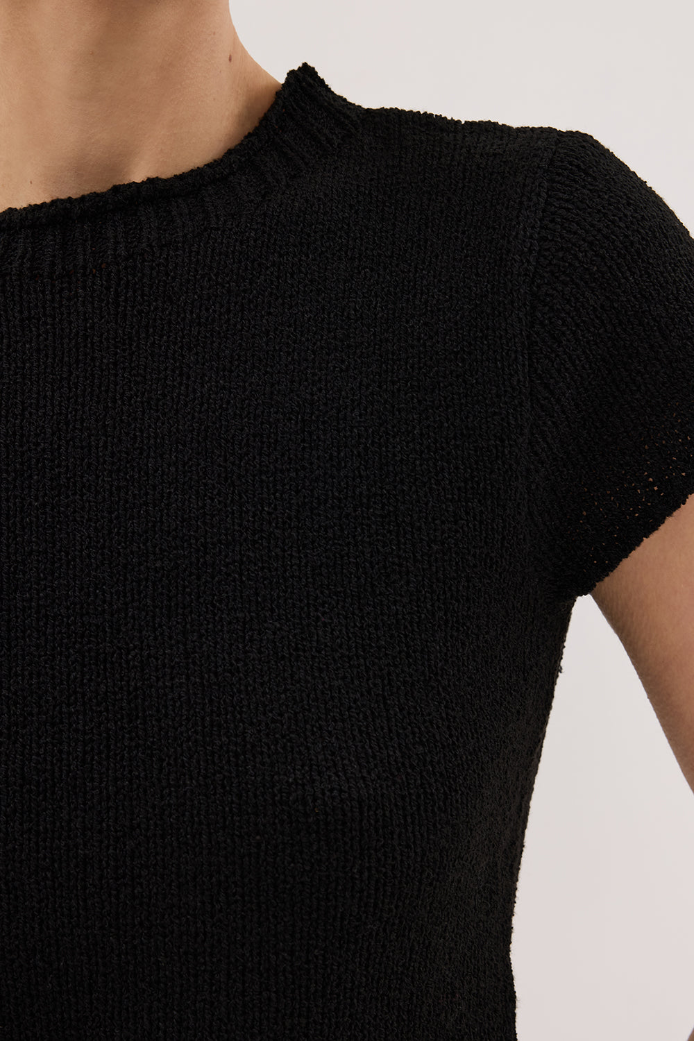 LEO BLACK KNIT TOP