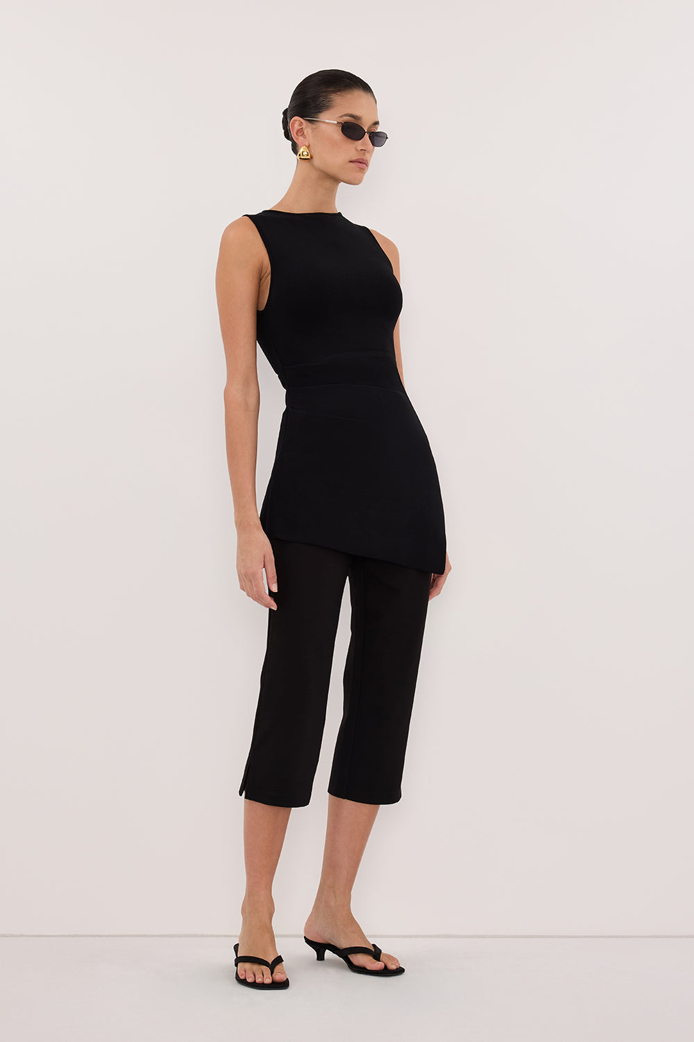 CLEO BLACK SLEEVELESS LONGLINE KNIT TOP 