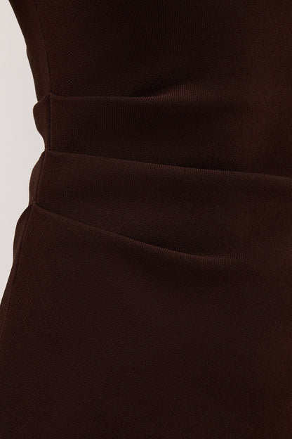 CLEO CHOC SLEEVELESS LONGLINE KNIT TOP